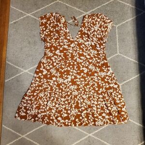 Old navy floral flutter sleeve dress